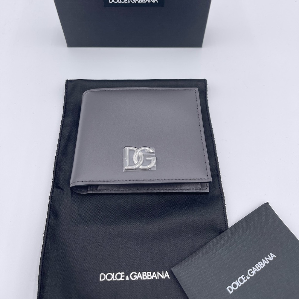 Dolce & Gabbana Calfskin wallet with coin pocket and DG logo